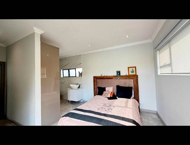 4 BEDROOM HOUSE FOR SALE IN MIDSTREAM HEIGHTS